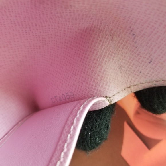 π Closet closing! Hurry..
Authentic LV multi Color key chain and wallets - Picture 4 of 9